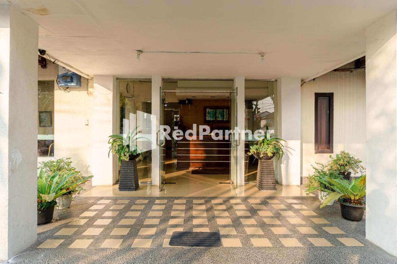 Cherry Pink Hotel Medan Mitra Reddoorz Exteriör bild