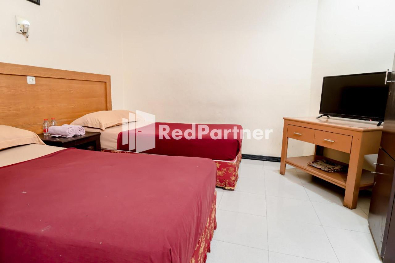 Cherry Pink Hotel Medan Mitra Reddoorz Exteriör bild