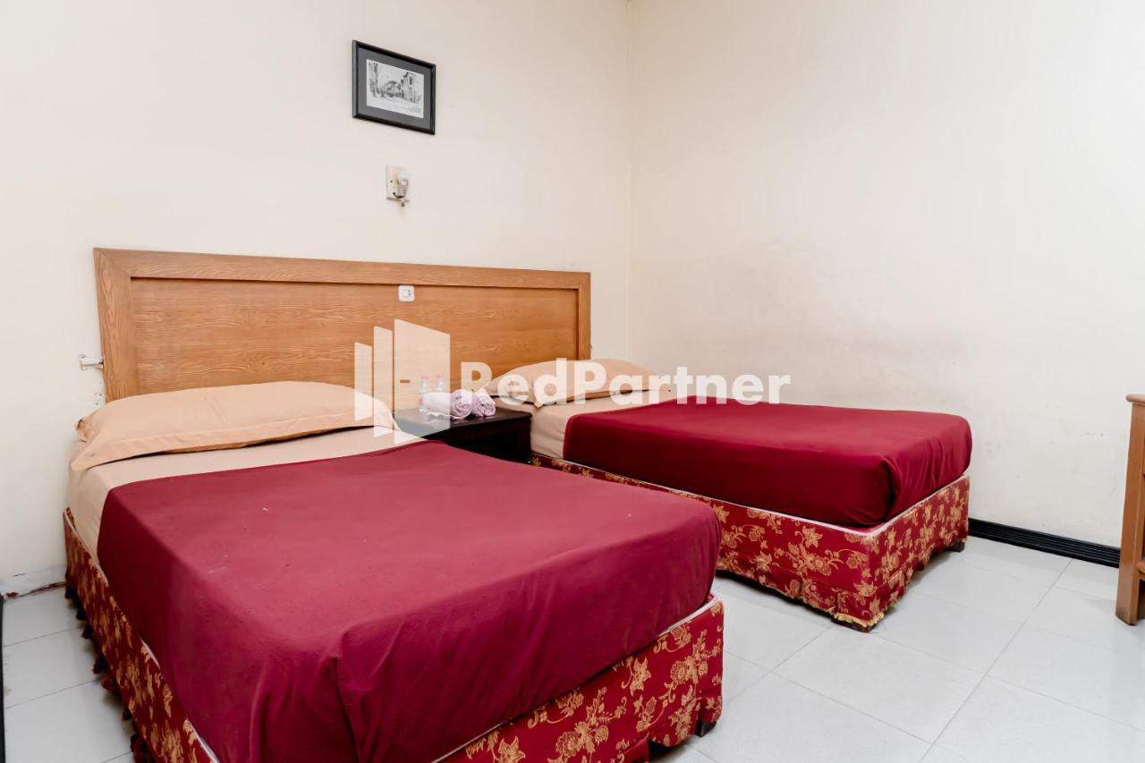 Cherry Pink Hotel Medan Mitra Reddoorz Exteriör bild