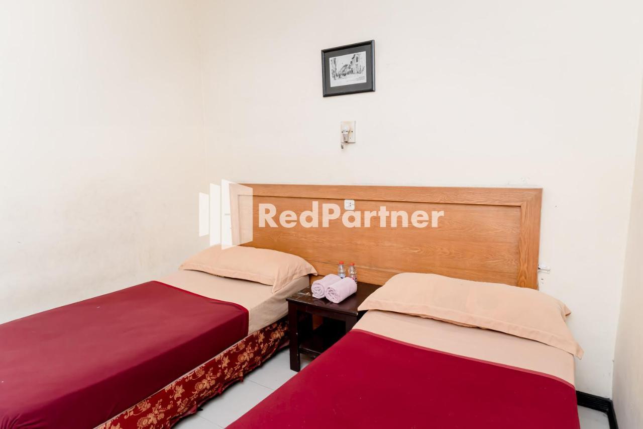 Cherry Pink Hotel Medan Mitra Reddoorz Exteriör bild
