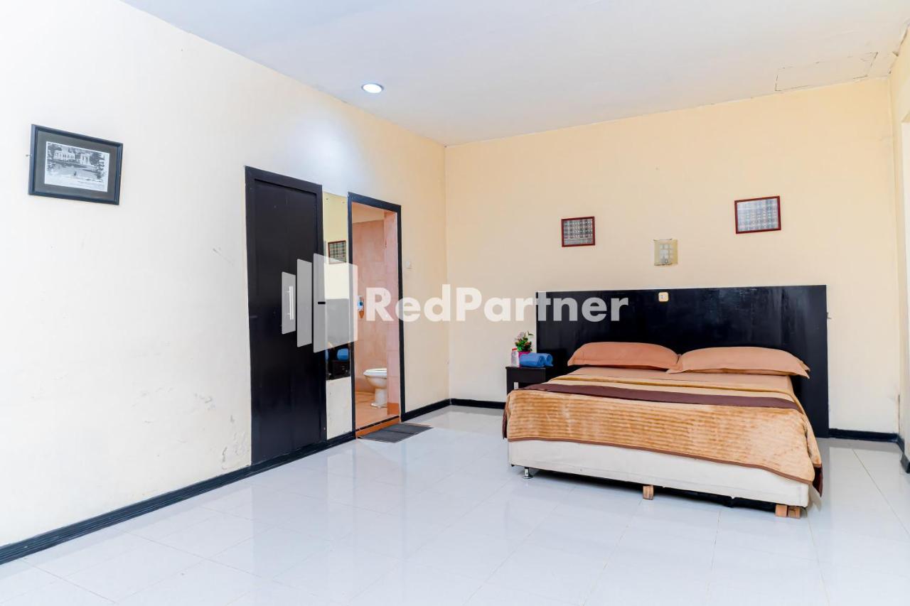 Cherry Pink Hotel Medan Mitra Reddoorz Exteriör bild