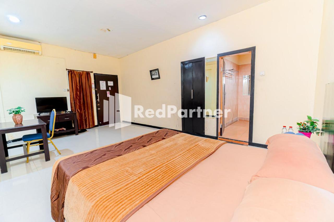 Cherry Pink Hotel Medan Mitra Reddoorz Exteriör bild