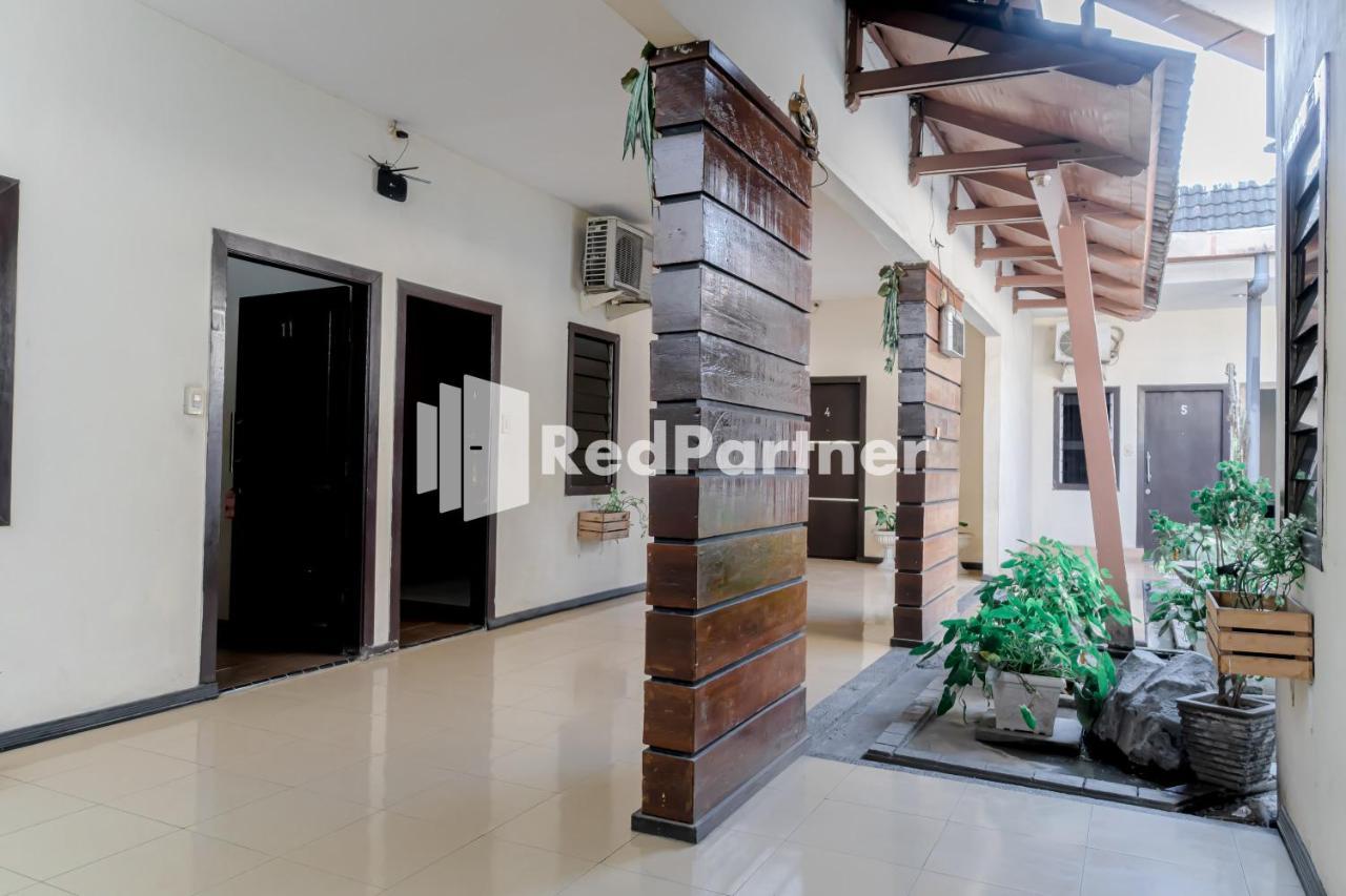 Cherry Pink Hotel Medan Mitra Reddoorz Exteriör bild