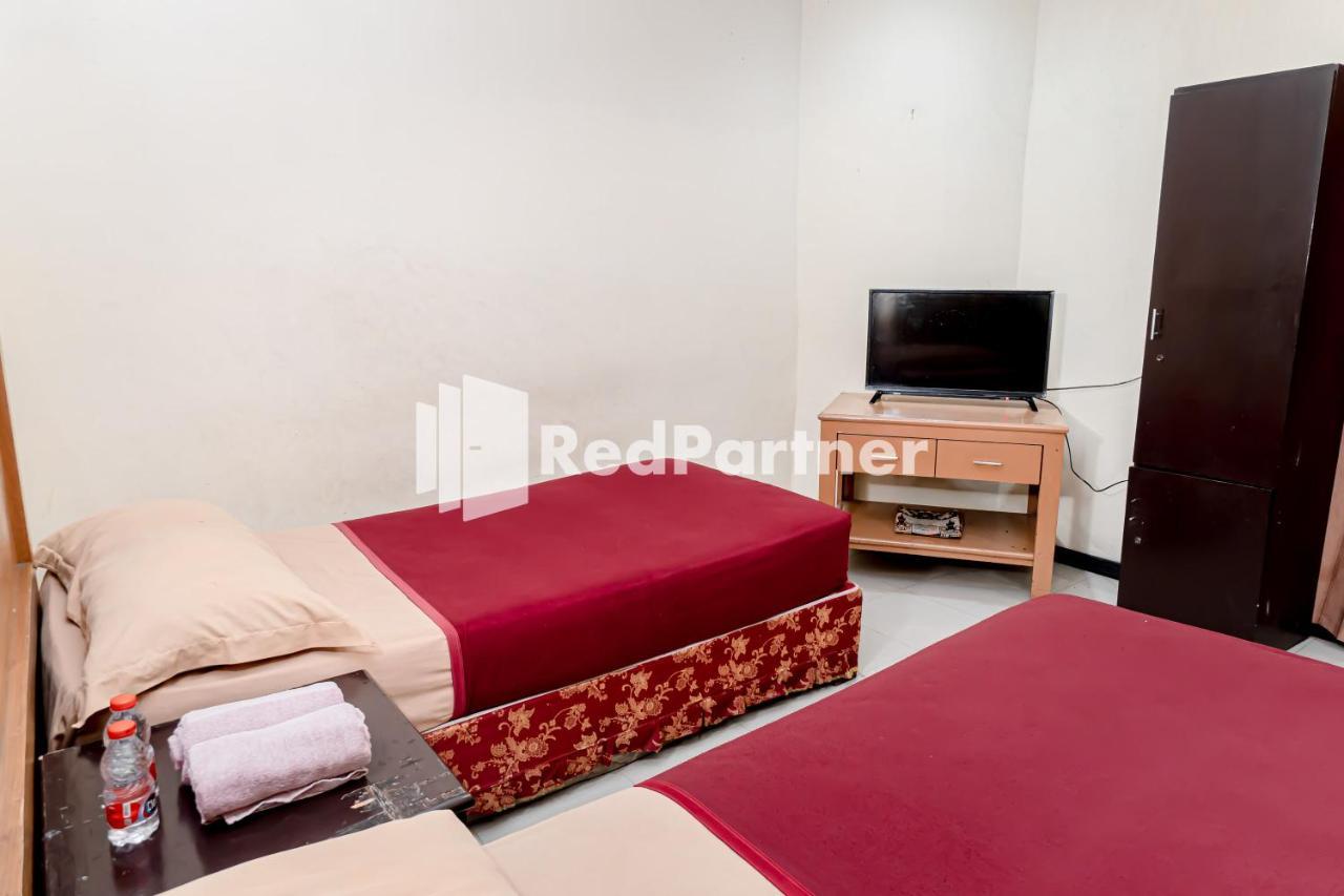Cherry Pink Hotel Medan Mitra Reddoorz Exteriör bild