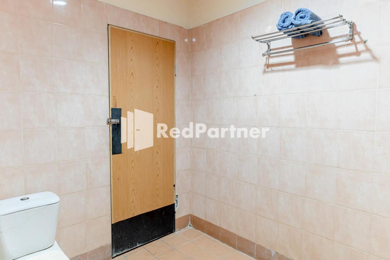 Cherry Pink Hotel Medan Mitra Reddoorz Exteriör bild