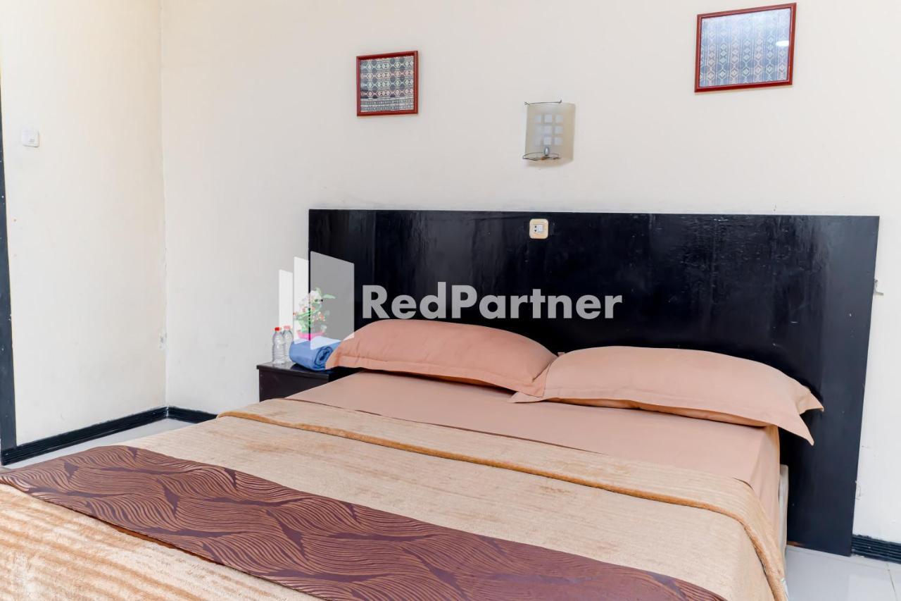 Cherry Pink Hotel Medan Mitra Reddoorz Exteriör bild